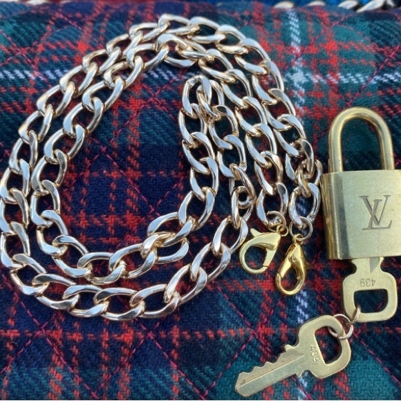 EUC: Louis Vuitton 439 lock 🔐 & dual Key with chain - Picture 4 of 4
